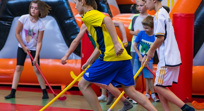 Aktywności sportowe to tylko jedna z opcji oferowanych podczas półkolonii przez szkoły i Miejskie Domy Kultury. 