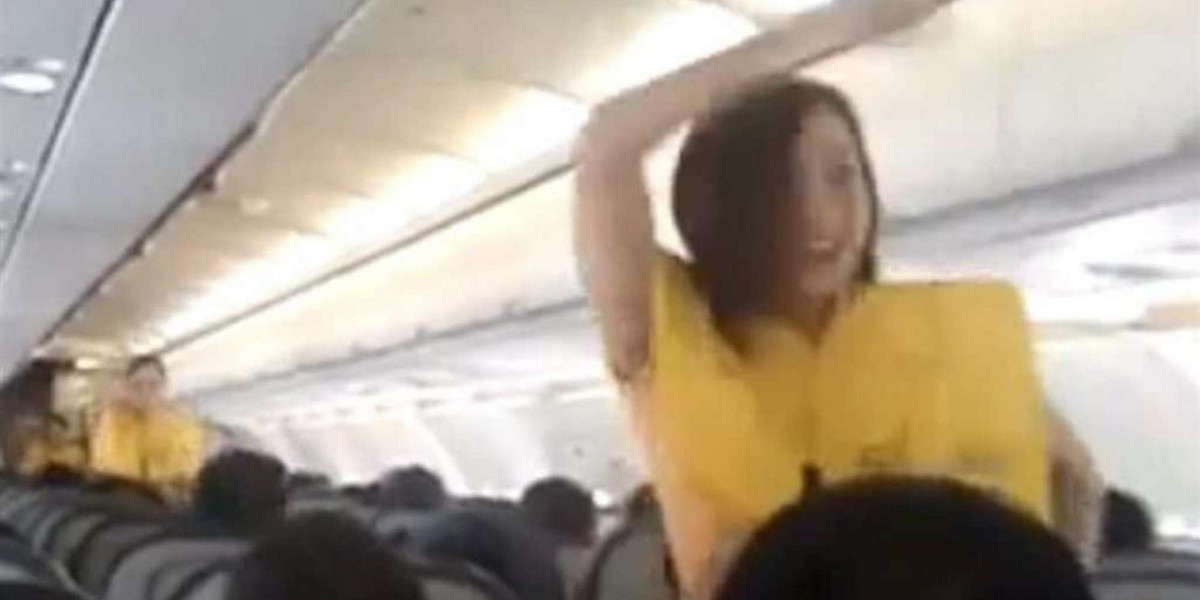 Tak tańczą tylko stewardessy WIDEO