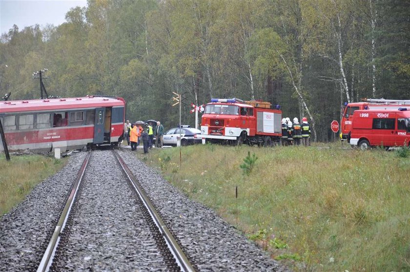 wypadek, pociąg, szynobus, cement, ciężarówka