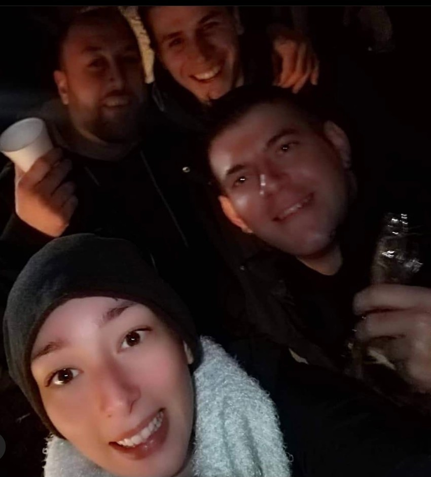 Nina Tijardović sa prijateljima to veče