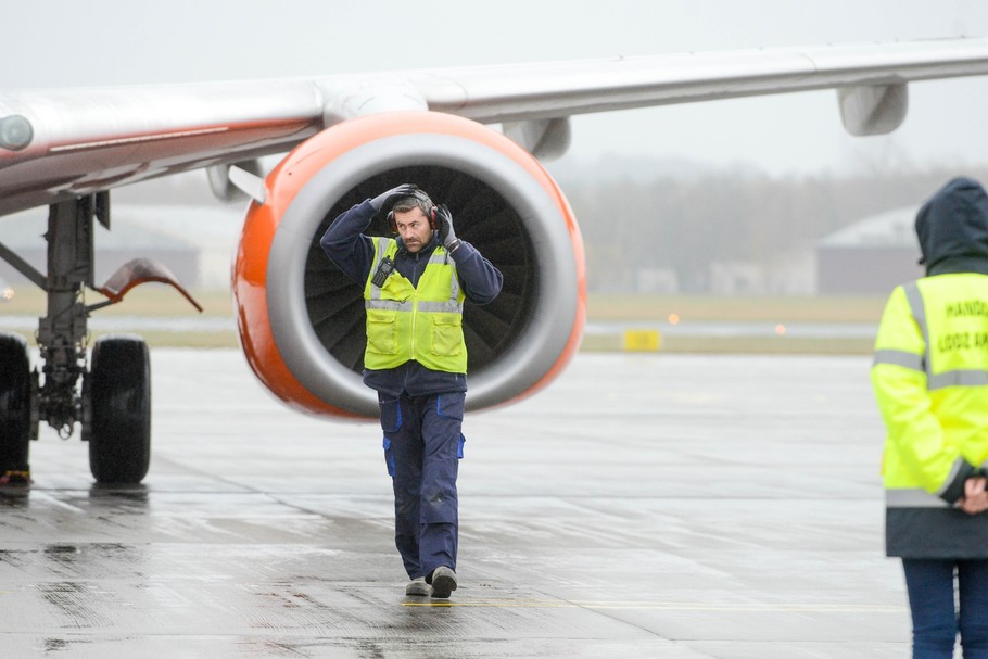 Linie lotnicze mimo aktualnych problemów, koncentrują się na walce o pasażerów w przyszłości, zbrojąc swoje floty w nowe samoloty