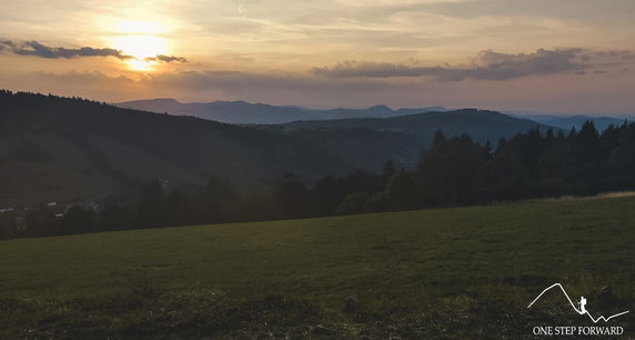 Widok w kierunku Sokoła (862 m n.p.m.) oraz Niczyjej (858 m n.p.m.)