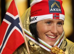 Naga Marit Bjoergen robi furorę w norweskiej galerii