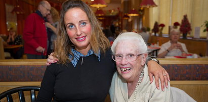 87-latka utknęła w wannie na 4 dni. Uratowała ją kelnerka