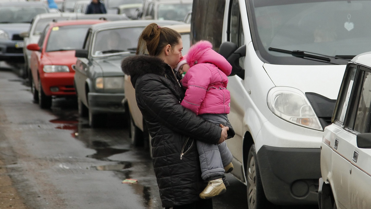 Do MSWiA wpłynęło już ok. 50 ofert od samorządów, które mają zapewnić mieszkania i pracę rodzinom polskiego pochodzenia, ewakuowanym ze wschodniej Ukrainy. Takie wsparcie ma pomóc uchodźcom w rozpoczęciu samodzielnego życia w Polsce.