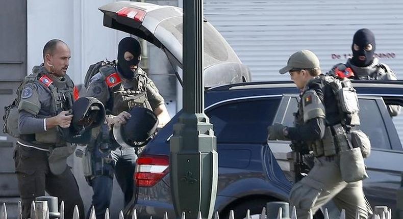 Police at the scene where shots were fired during a police search of a house in the suburb of Forest near Brussels, Belgium, March 15, 2016.   REUTERS/Francois Lenoir