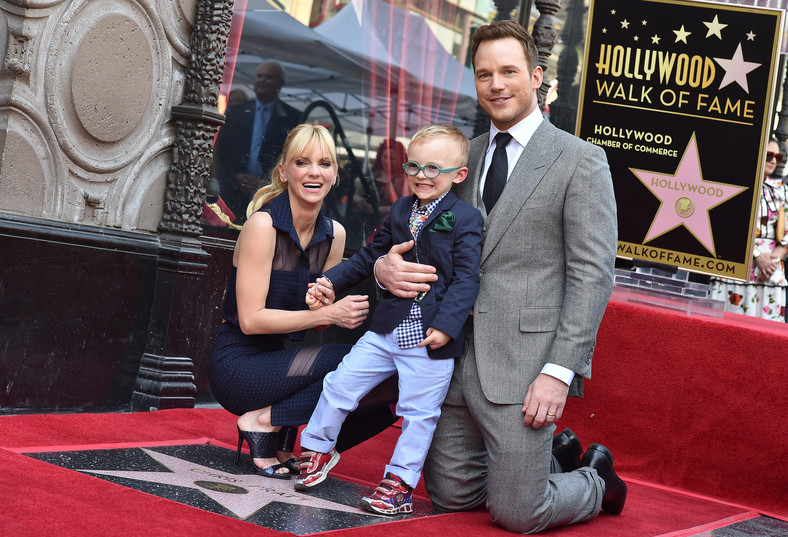 Chris Pratt z ówczesną żoną Anną Faris i synkiem Jackiem, 2017 r.