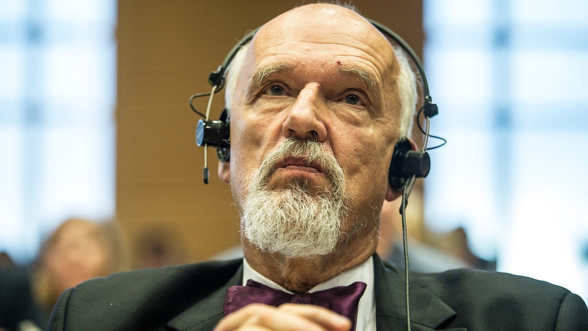 Prezes partii Wolność Janusz Korwin-Mikke oficjalnie ogłosił zamiar zrzeczenia się sprawowanego od 2014 r. mandatu europosła. Zamierza poświęcić się polityce krajowej i nie wyklucza startu w wyborach prezydenta Warszawy. W europarlamencie ma go zastąpić Dobromir Sośnierz.