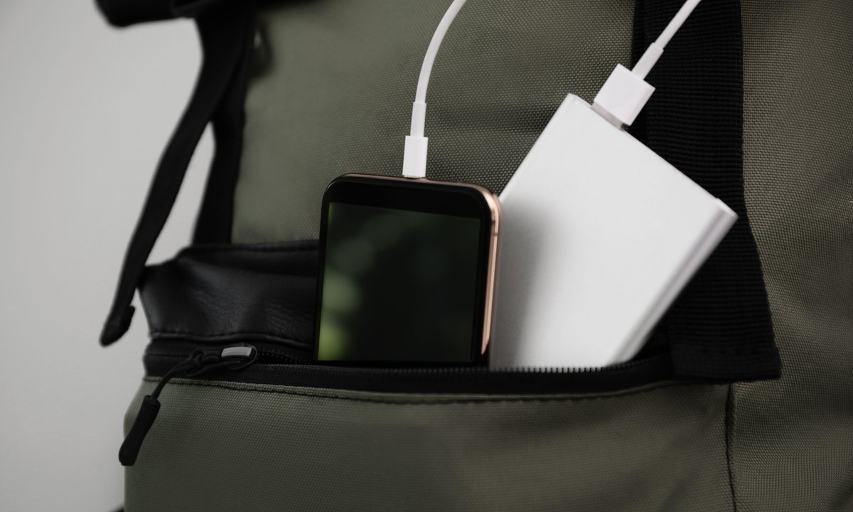 Bierzesz powerbank do samolotu? Pracownicy lotniska ostrzegają