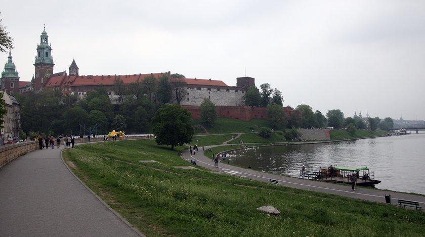 Bulwary Wiślane nie będą już tonąć w ciemnościach