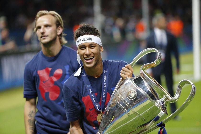 Neymar w szoku, dostał kosza od seksownych bliźniaczek. GALERIA