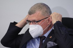 Dr Grzesiowski o letniej fali koronawirusa: Mamy absolutnie niebywałe wydarzenie