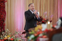 Łukasz Nowicki pierwszy raz pokazał twarz córki. Jak wygląda Józefina? [FOTO]