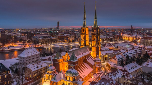 W pytaniu o pierwsze skojarzenia z Wrocławiem najczęściej wymieniano: krasnale, zoo, Panoramę Racławicką, Rynek, mosty oraz Starówkę. 