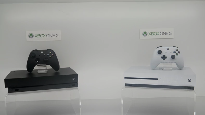Xbox One X i wcześniejsza wersja S