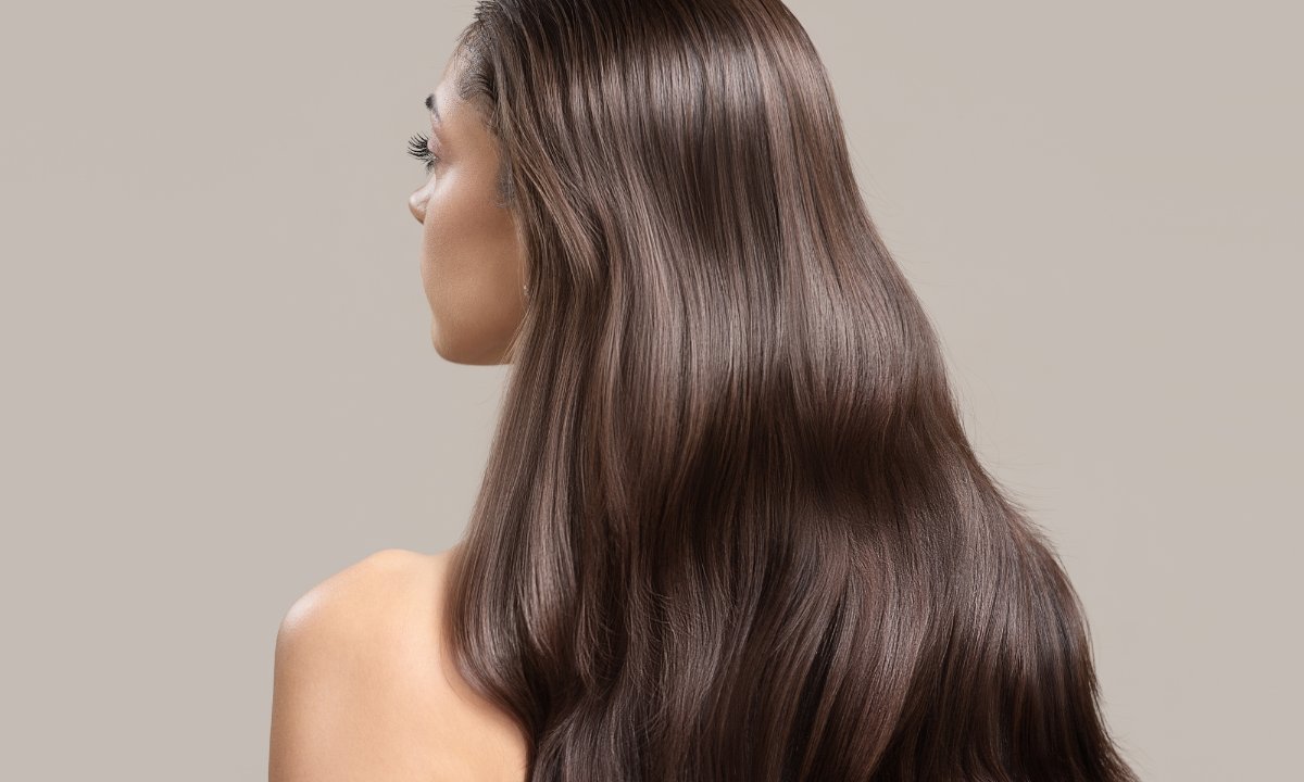 Ten szampon z kofeiną to espresso dla twoich włosów! Dokładnie czyści głowę i hamuje wypadanie