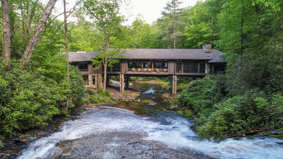 Extreme Living: chatka w Cullowhee