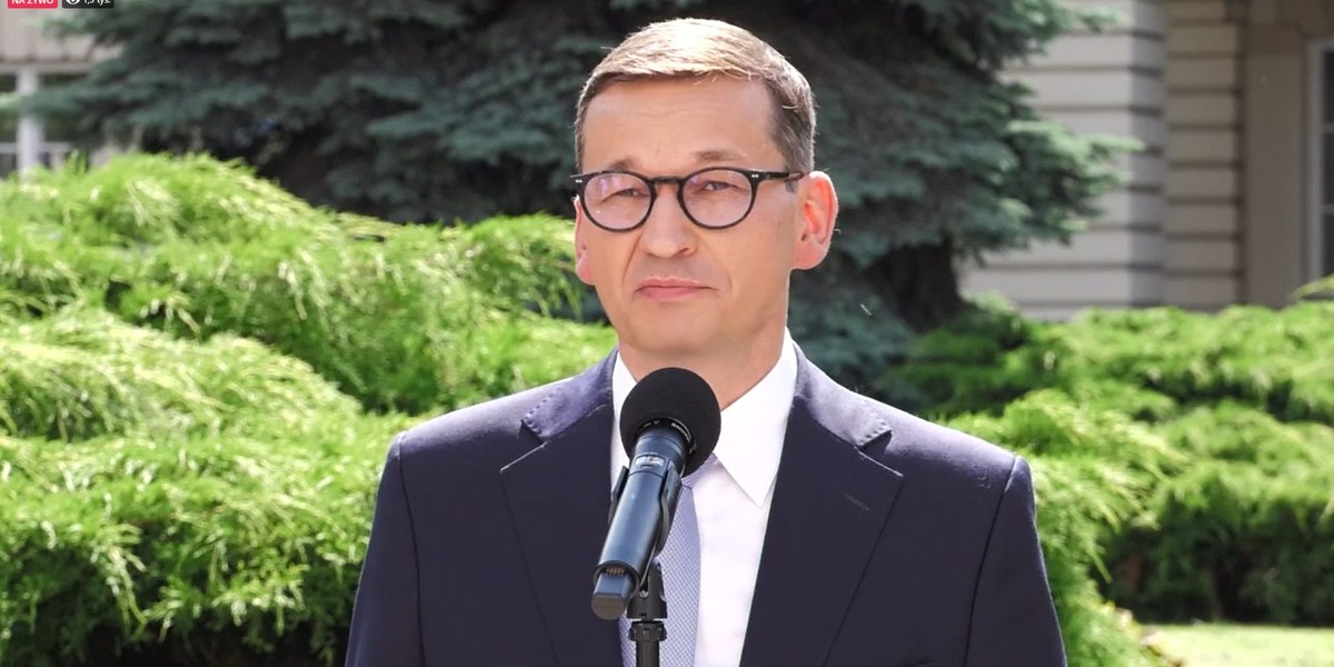 Premier Mateusz Morawiecki w trakcie konferencji prasowej 6 lipca