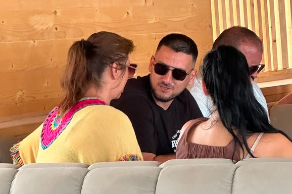 PAPARACO! POMIRILI SE ZOLA I MILJANA Uhvatili smo ih kako zajedno uživaju u Crnoj Gori, a evo ko je sa njima (Foto, Video)