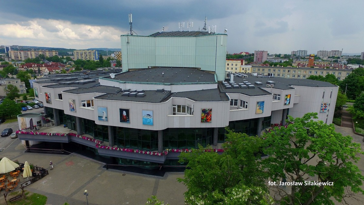 Tylko do końca maja kielecki ratusz czeka na zgłoszenia kandydatów do tegorocznych nagród dla ludzi kultury. Wyróżnienia mogą trafić m.in. do artystów i osób promujących stolicę regionu świętokrzyskiego na różnych festiwalach czy przeglądach, ale także do społeczników działających na rzecz animacji kultury. Wręczenie nagród odbędzie się podczas Święta Kielc.