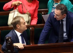 Bartłomiej Sienkiewicz zachowuje stanowisko!