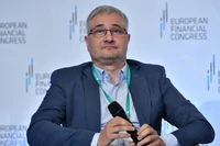 Co zrobić z pieniędzmi na wypadek wojny? Ekspert: sprawdza się jedna zasada