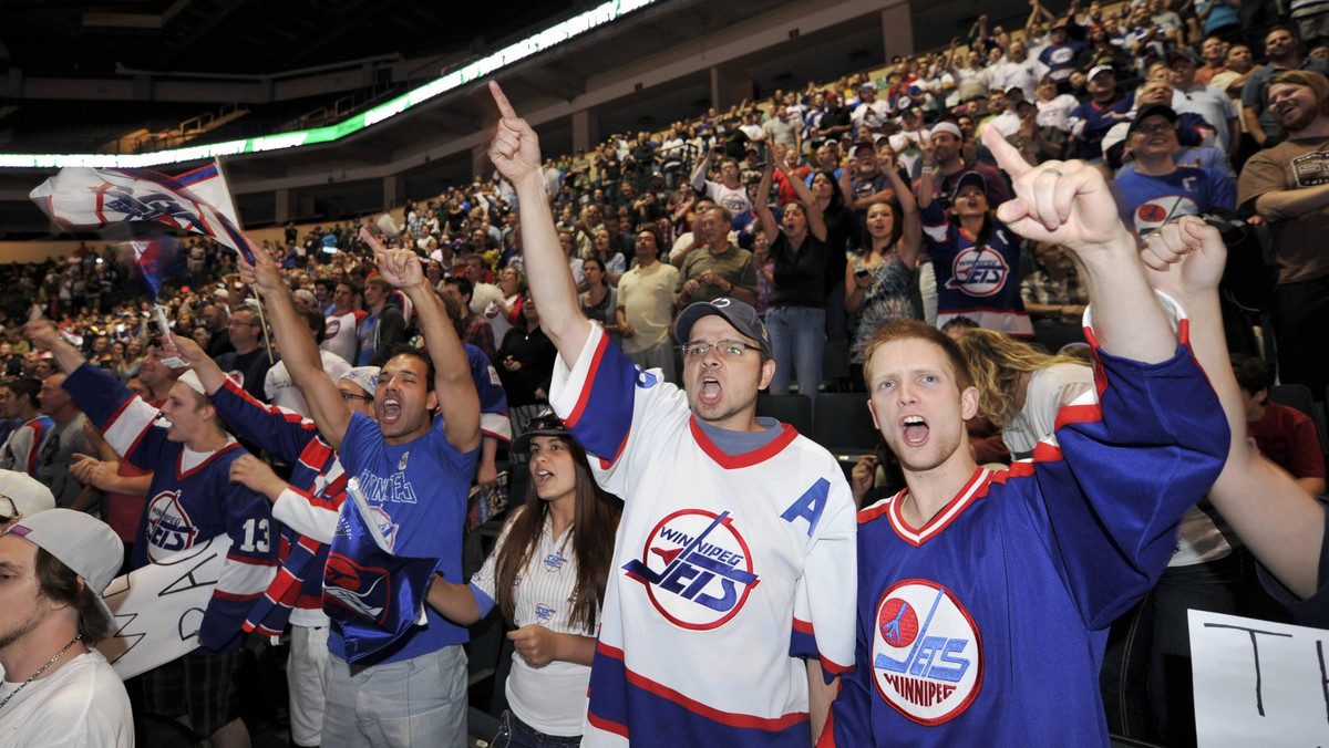 Drużyna hokejowa z Winnipeg, która będzie występować w przyszłym sezonie w lidze NHL ogłosiła oficjalną nazwę i logo. Jets poinformowali o swoich decyzjach podczas draftu, który odbył się w dniu wczorajszym w Minnesocie.