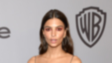 Emily Ratajkowski zrobiła sobie selfie bez stanika