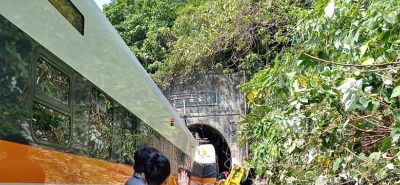 Katastrofa kolejowa na Tajwanie. Kilkudziesięciu zabitych i rannych [ZDJĘCIA]