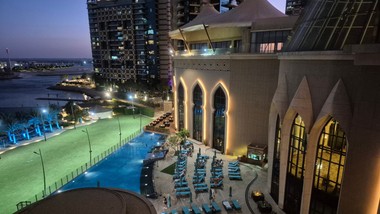 tajne spotkania polityków z niemiec i rosji w luksusowym hotelu. "polityczny tryumf kremla"