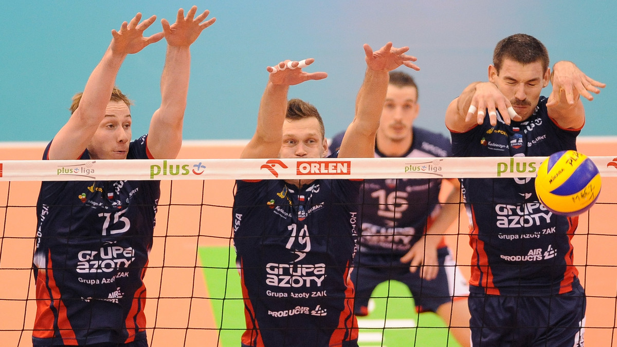 ZAKSA Kędzierzyn Koźle pokonała bez straty seta GKS Katowice w ostatnim sobotnim meczu siatkarskiej PlusLigi. Zawodnicy mistrzów Polski znów są liderem rozgrywek. Dzięki wygranej wyprzedzili na czele ligowej tabeli Asseco Resovię Rzeszów.