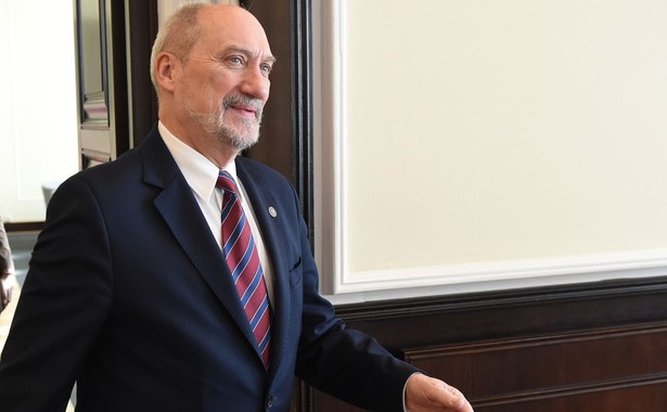 Macierewicz chce, by do szkół wróciło przysposobienie wojskowe. "Byłby to przedmiot obowiązkowy"