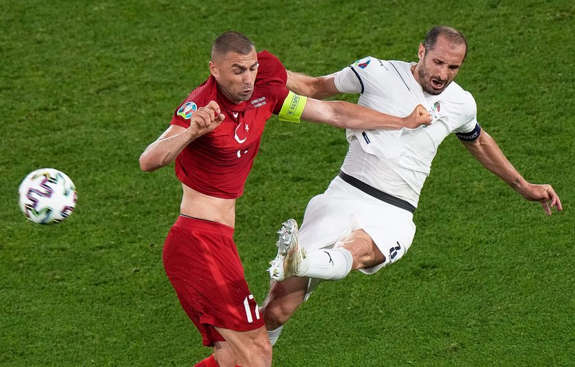 Giorgio Chiellini (37 l.) grał w meczu ze Szwajcarią 11 lat temu, gdy w Genewie padł remis 1:1. Dziś znów będzie na boisku.