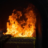 Pillanatokkal a saját elhamvasztása előtt tért magához ez a nő