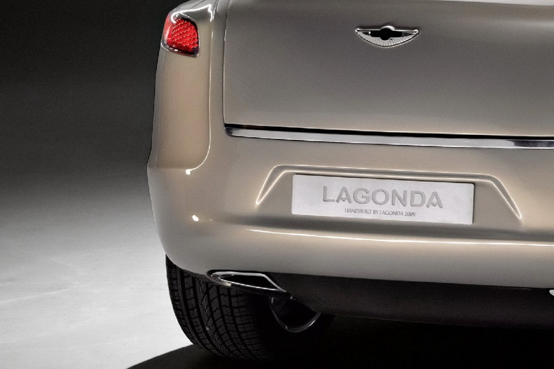 Aston Martin Lagonda - Brzydkie kaczątko w stylu retro
