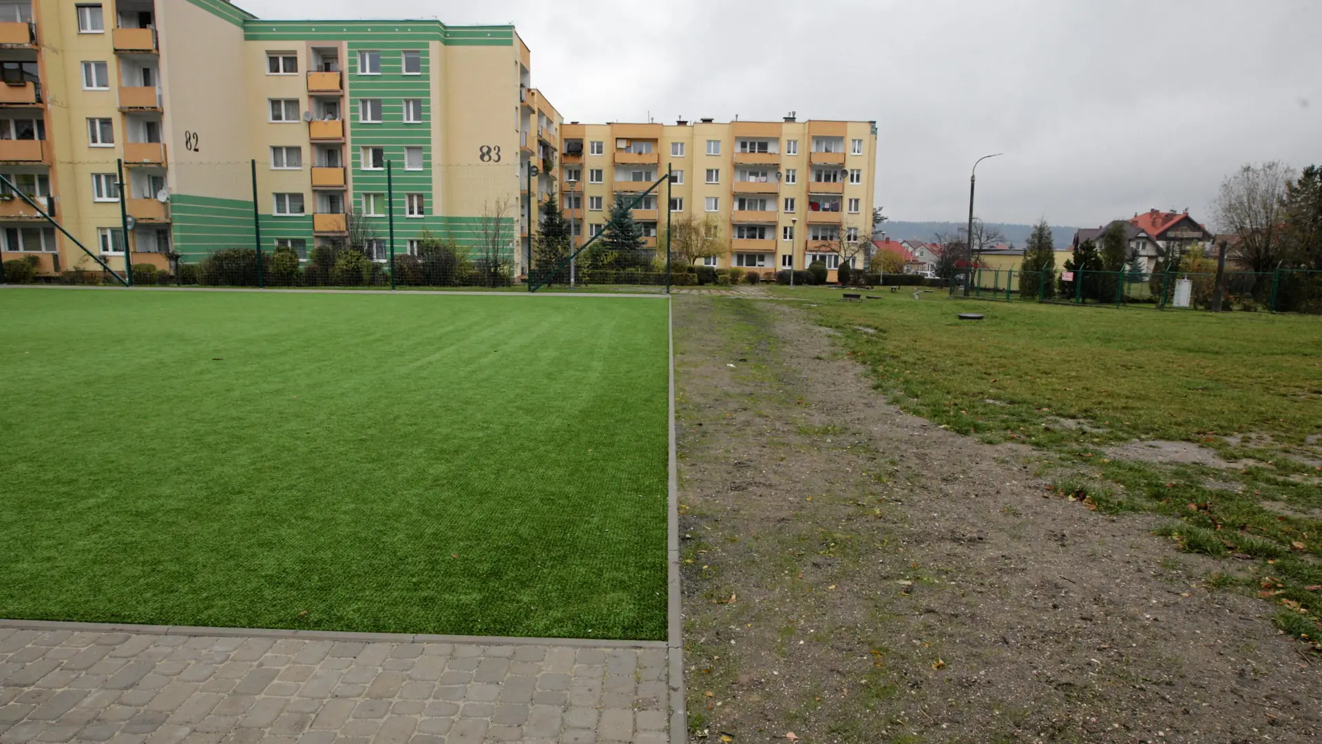 Jak grać panie trenerze? W Kielcach powstało... pół boiska, bo na resztę nie było kasy