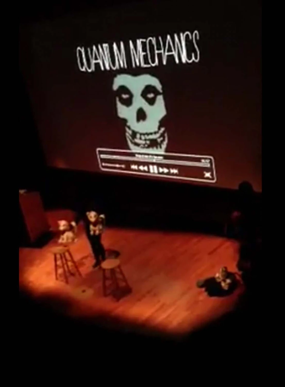 Salu za predavanja profesor je pretvorio u pozornicu bizarnog performansa