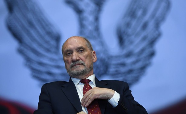 Macierewicz stanowczo: Przyczyną śmierci naszych przywódców pod Smoleńskiem była eksplozja samolotu