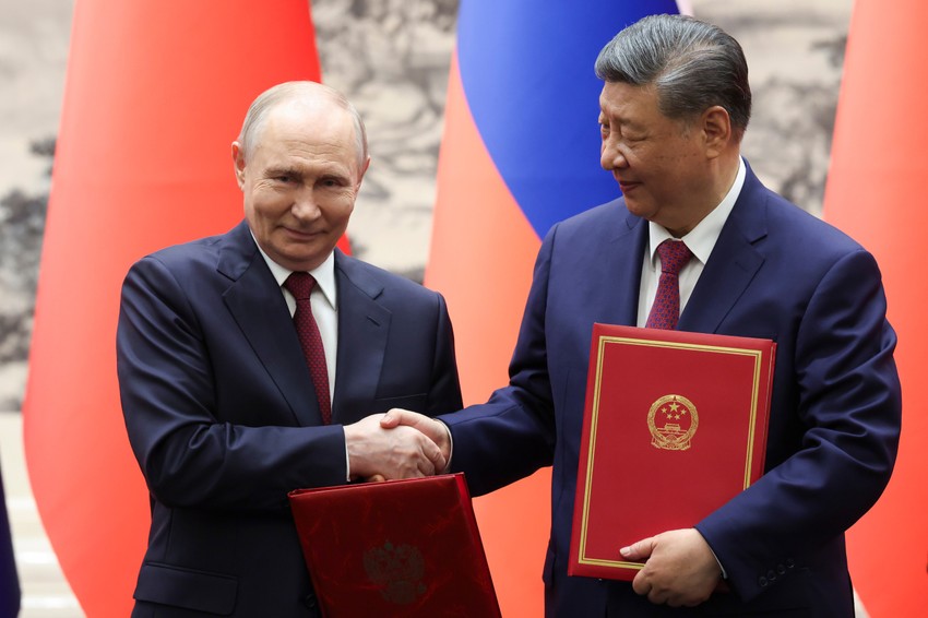 Vladimir Putin i Si Đinping tokom ceremonije potpisivanja dokumenata u Pekingu 20. maja