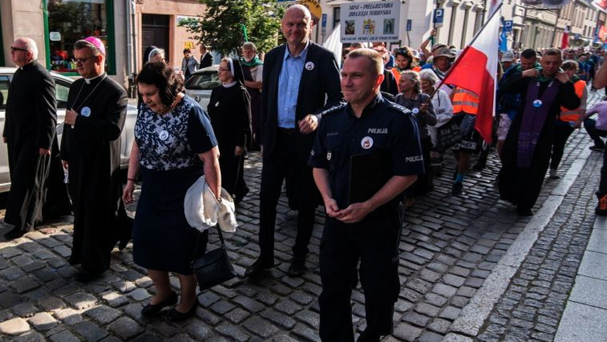 Włodarz Torunia Michał Zaleski ustosunkował się do oświadczenia stowarzyszenia Polska Laicka, która wyraziła oburzenie z powodu przyznania biskupowi Andrzejowi Suskiemu medalu z okazji setnej rocznicy powrotu Torunia do macierzy. Samorządowiec napisał, że należy zachować ostrożność w ferowaniu osądów.