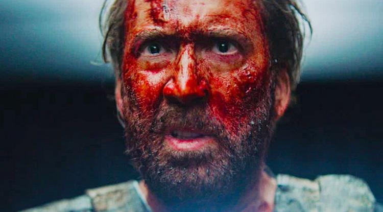 Nicolas Cage a Mandy c. filmben, ahol újra bizonyított.