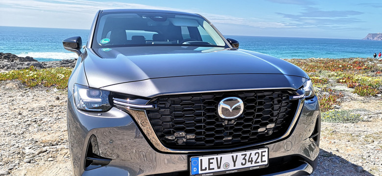 Mazda CX-60 z nowatorskim dieslem już w Polsce. A hybryda zaskakuje na drodze