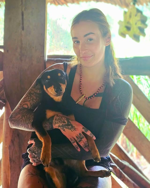 Karolína Urbanová je známá ako pornohorečka Daisy Lee.