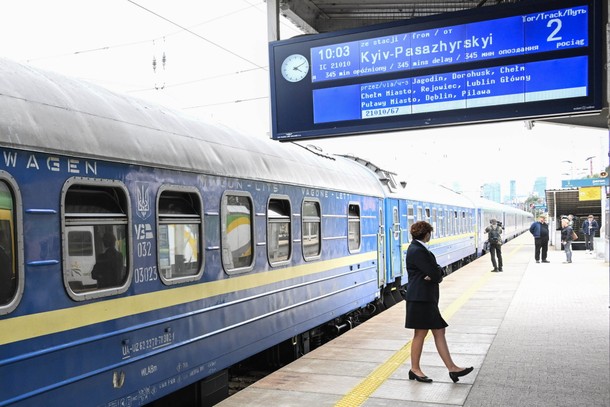 Pociąg relacji Kijów-Warszawa Zachodnia, w który jeszcze w Ukrainie uderzył dron. Na zdj. pociąg już w Warszawie, 13 września 2026 r.