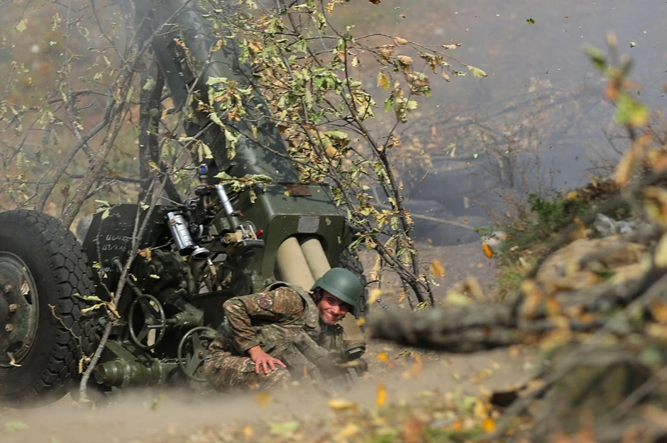 Jermenski vojnici pucaju tokom sukoba sa Azerbejdžanom u Nagorno-Karabahu 20. oktobra 2020.