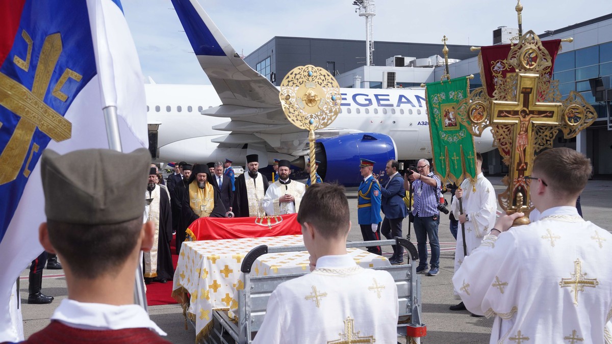 neprocenjive hilandarske relikvije stigle u Srbiju