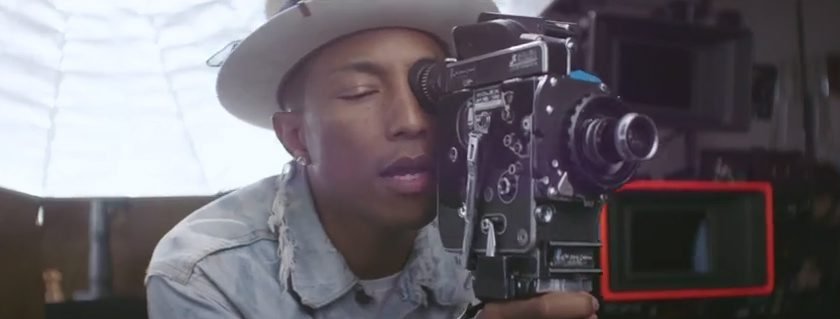 Pharrell Williams w teledysku "Come Get It Bae"