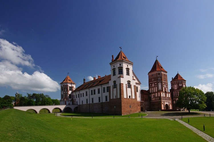 Na liście UNESCO widnieje też zamek w Mirze.