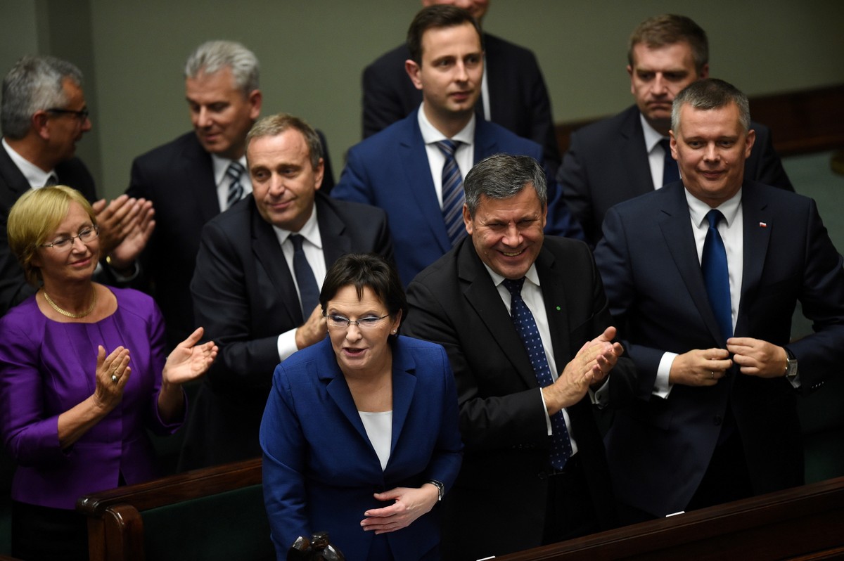 Premier Ewa Kopacz, wicepremier Janusz Piechociński i wicepremier Tomasz Siemoniak, po głosowaniu nad wotum zaufania dla rządu