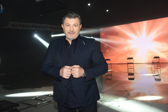 PEVAČ CELO BOGATSTVO PREPISAO DVE DECENIJE MLAĐOJ ŽENI "Ona je to zaslužila", odgovorio na kritike da je FOLIRANT: "Prvi sam na estradi vozio besna auta"